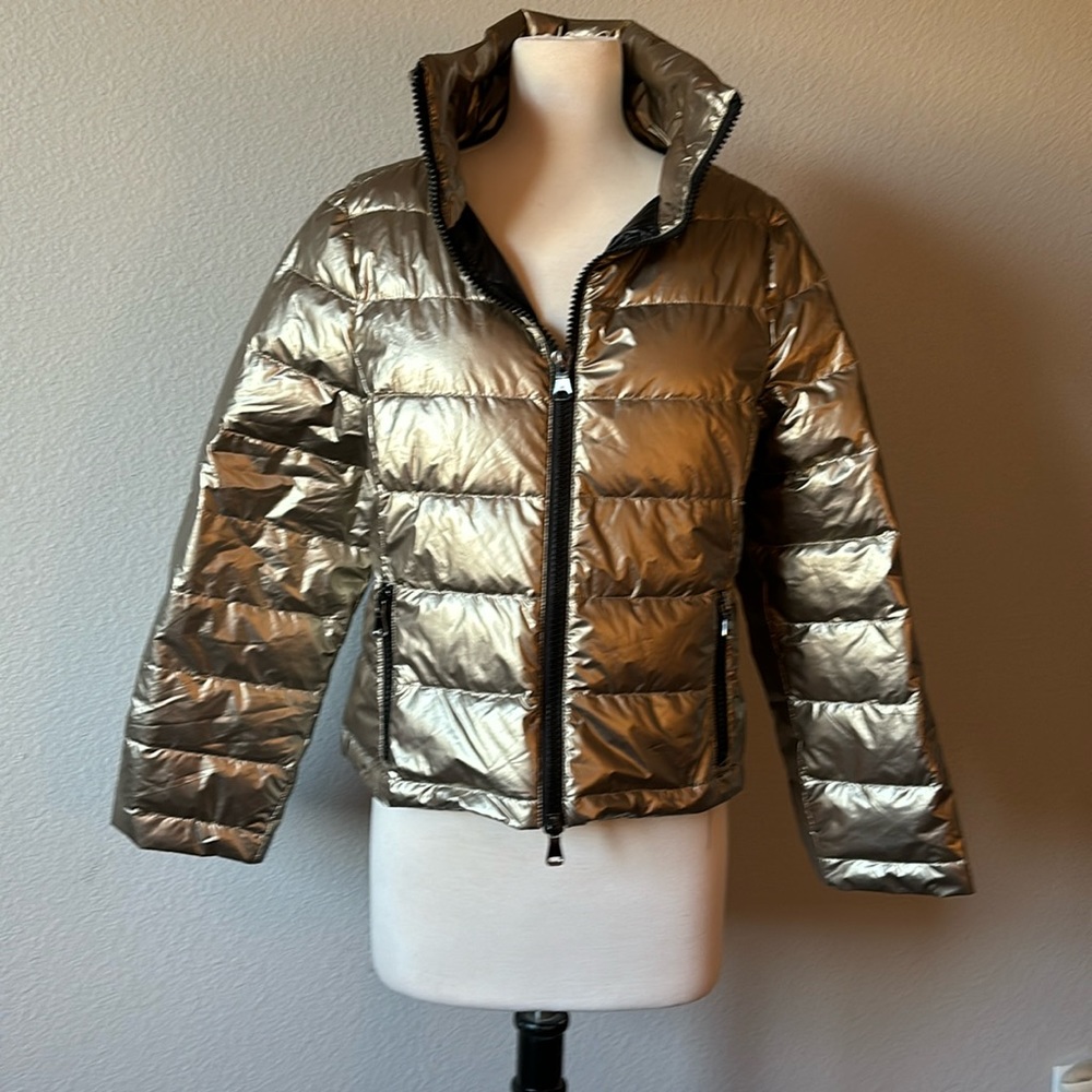Gold 3/4 sleeve down puffer jacket.